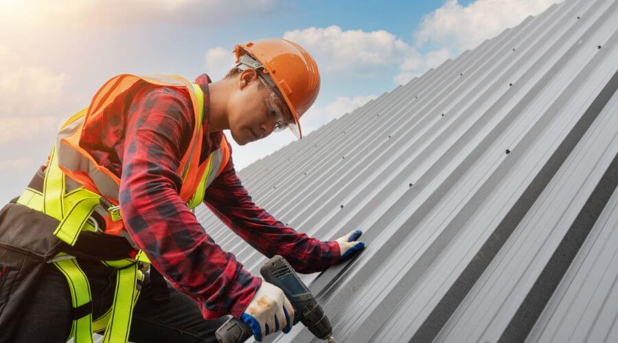 Professional gutter cleaning in Menasha, WI